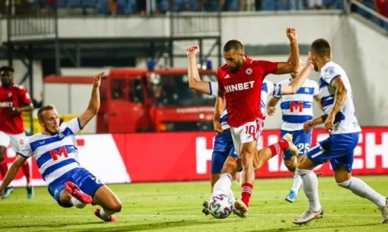 Слаб ЦСКА и рефер дадоха комфортен аванс на Виктория Пилзен - Tribune.bg