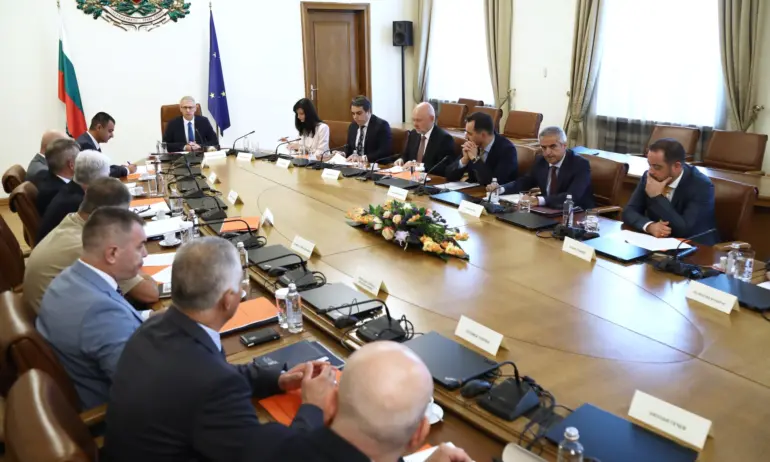 Правят график за поетапен преход на рафинерията на Лукойл към неруски петрол - Tribune.bg