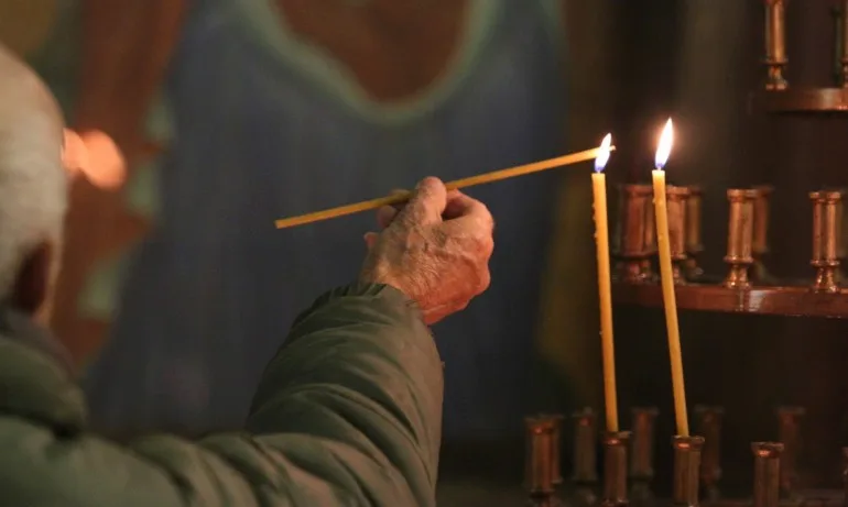 Почитаме паметта на мъртвите на Архангелова задушница - Tribune.bg