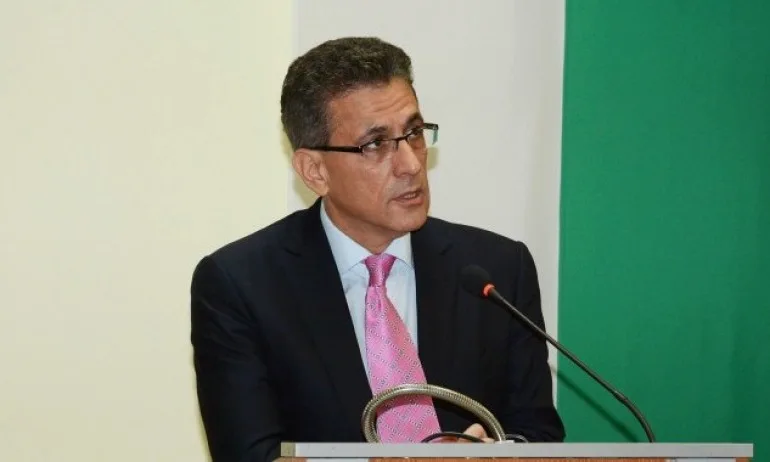 Тодор Попов пръсна 300 бона за клетка на лъвовете в Острова - Tribune.bg