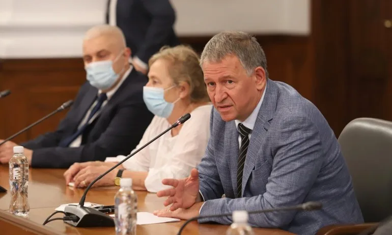 Кацаров: Сега е времето за ваксинация, не сме застраховани от нова вълна на Ковид-19 - Tribune.bg