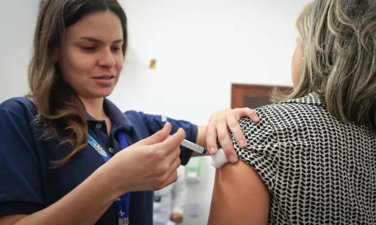 Здравното министерство с нов сайт за ваксините в България - Tribune.bg