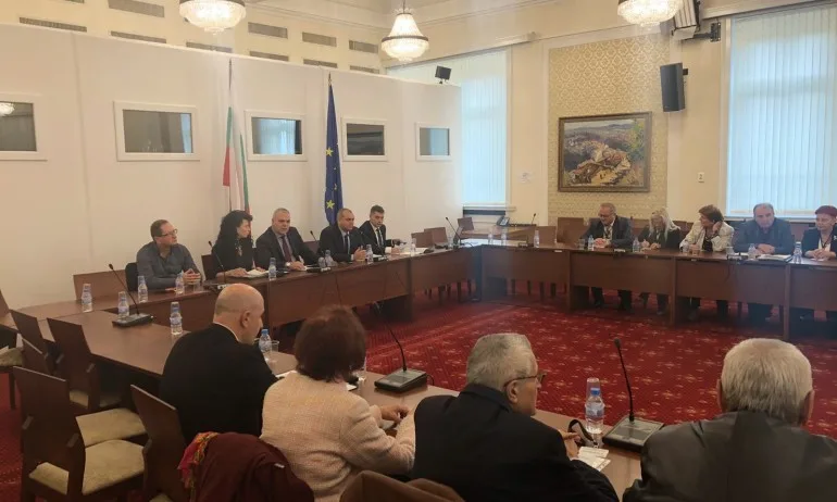 ВМРО: Възрастните хора не са бреме, те са ценен ресурс на държавата - Tribune.bg