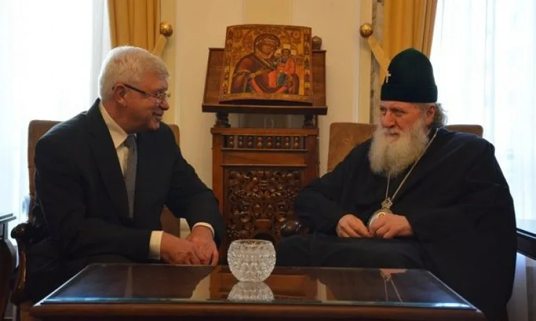 Здравният министър поиска от църквата да подкрепи донорството - Tribune.bg