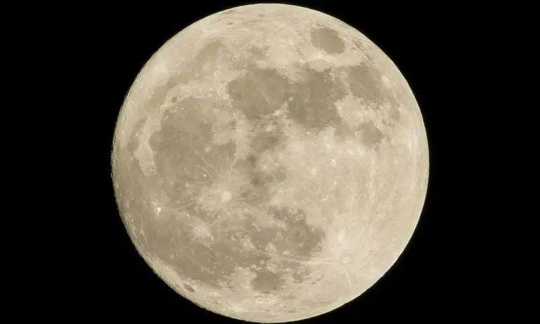 Индийски учени: Има вода на Луната! - Tribune.bg
