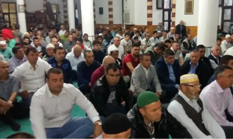 Мюсюлманите празнуват Рамазан Байрям - Tribune.bg
