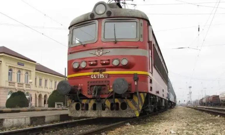 Товарен влак уби мъж в Перник - Tribune.bg