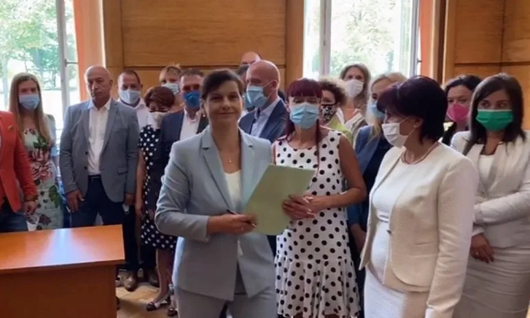 Даниела Дариткова: Не се търси конституционно мнозинство в този парламент - Tribune.bg