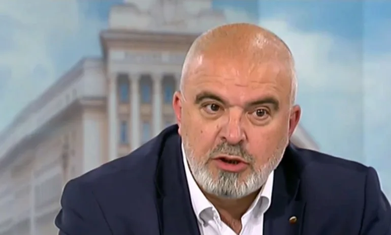 Маноил Манев: Радев овладява всички властови структури и провежда лична политика - Tribune.bg