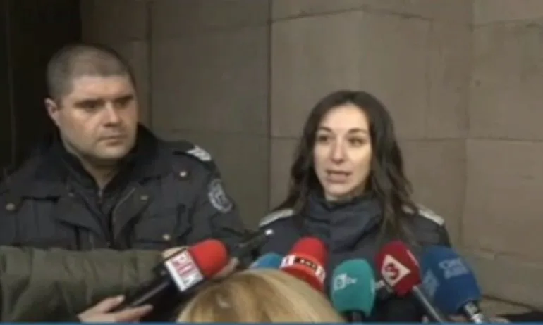 Пострадалите пред МРРБ полицаи: Бяха агресивни, удариха ни с метален прът - Tribune.bg