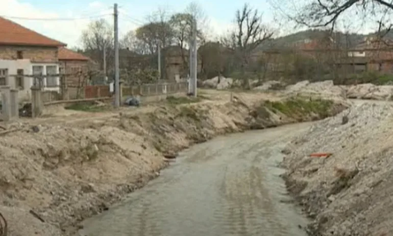 В Каравелово се готвят за нови протести заради мудното възстановяване на инфраструктурата - Tribune.bg