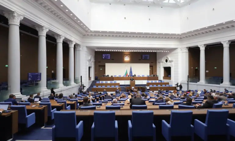 Частните болници остават без право да организират обществени поръчки за лекарства - Tribune.bg