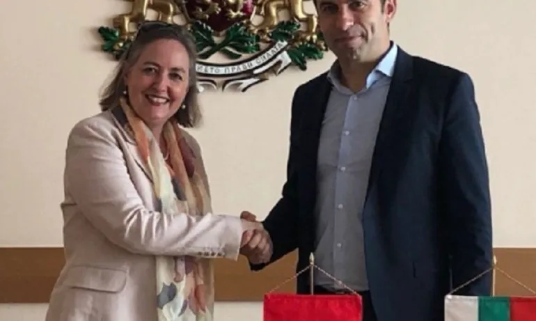 Кирил Петков крие за среща с посланика на Канада - Tribune.bg