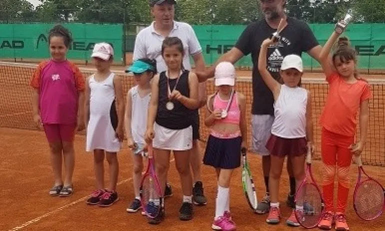 Даниел Стоянов и Сияна Цветкова спечелиха регионално до 8 г. в Бургас - Tribune.bg