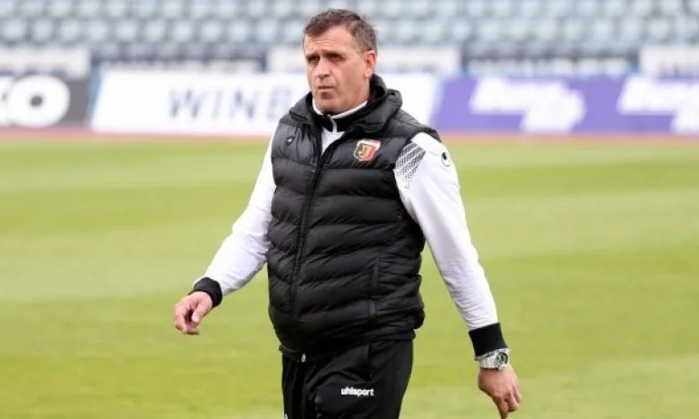 Още един заразен с COVID-19 в Локо Пд - Tribune.bg