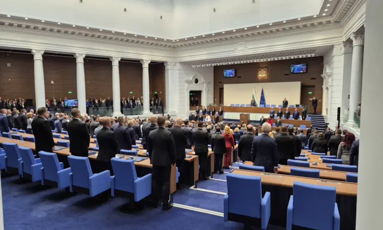 Депутатите в 51-вия парламент положиха клетва - Tribune.bg