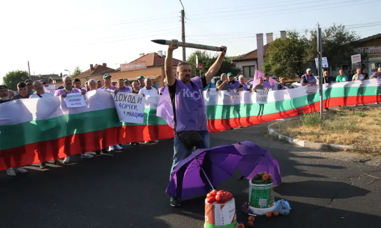 Ниски заплати и липса на работно облекло – протест на служителите на ИА Борба с градушките - Tribune.bg