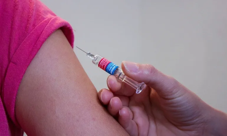 Facebook с кампания против дезинформацията за ваксините - Tribune.bg