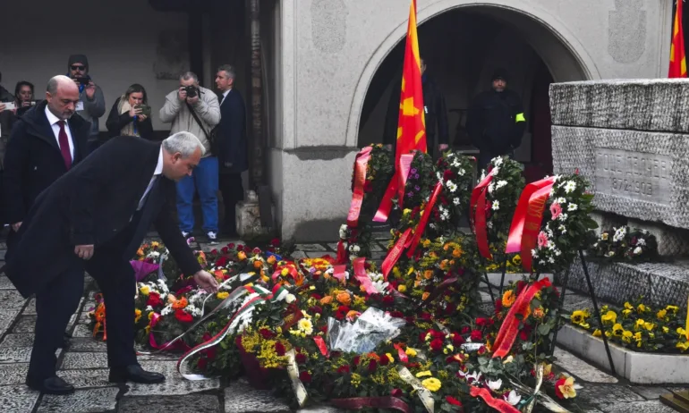 Българската делегация поднесе венци и цветя на гроба на Гоце