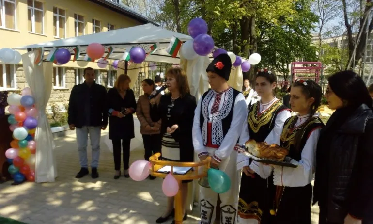 Откриха реновираната професионална гимназия по хранително-вкусови технологии - Tribune.bg