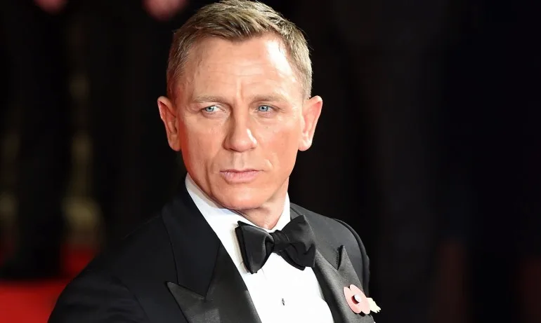 Даниел Крейг с почетно звание командир на британския флот - Tribune.bg