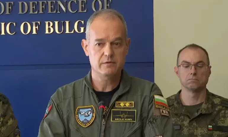 Ген. Русев: Отклонение в системата на F-16, но самолетът не е повреден - Tribune.bg