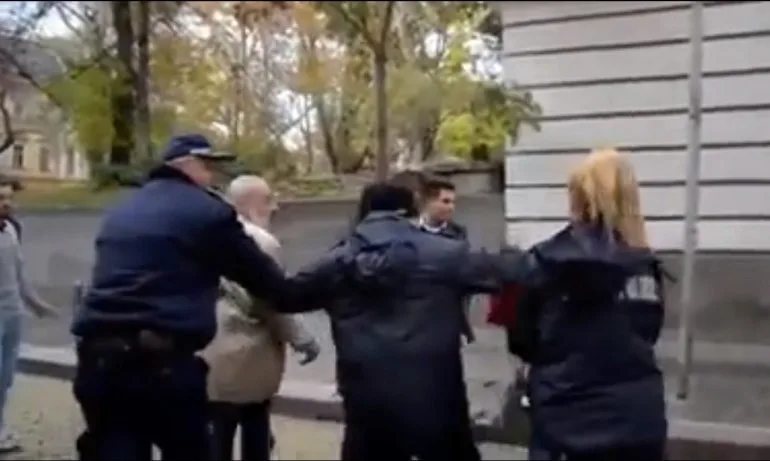 Фалшиви новини заливат социалната мрежа, зоват на бунт с видео от 2013 година - Tribune.bg