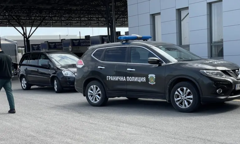 Трима души са задържани при акция срещу трафиканти на мигранти в Хасково - Tribune.bg