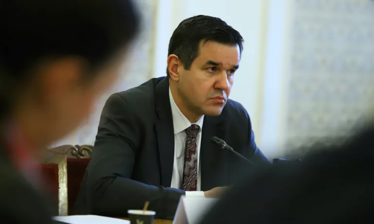 Отстъпката от 25 ст. за горивата остава поне до компенсациите за обществен транспорт за хора с доходи под 1000 лева - Tribune.bg