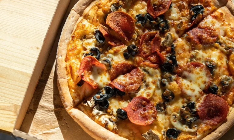 Нарушенията на търговците в евро: Пица от 18,75 лв. станала 36,67 евро - Tribune.bg