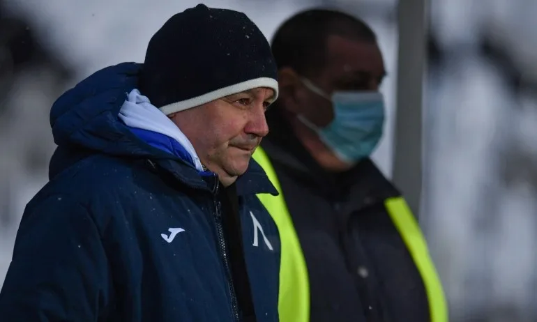 Приеха треньора на Левски в болница - Tribune.bg