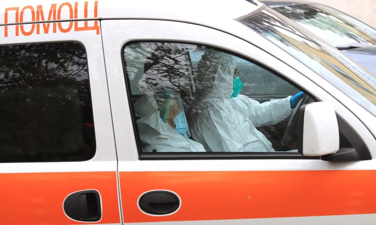 Разследват смъртта на 62-годишен мъж, разкарван по болници след отрицателен тест за Covid - Tribune.bg