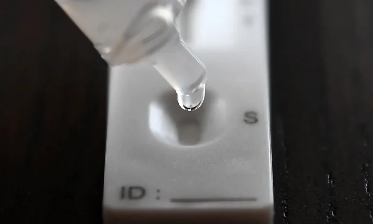 Скок на заразените с коронавирус у нас – 942 нови случая, трима са починалите за денонощието - Tribune.bg