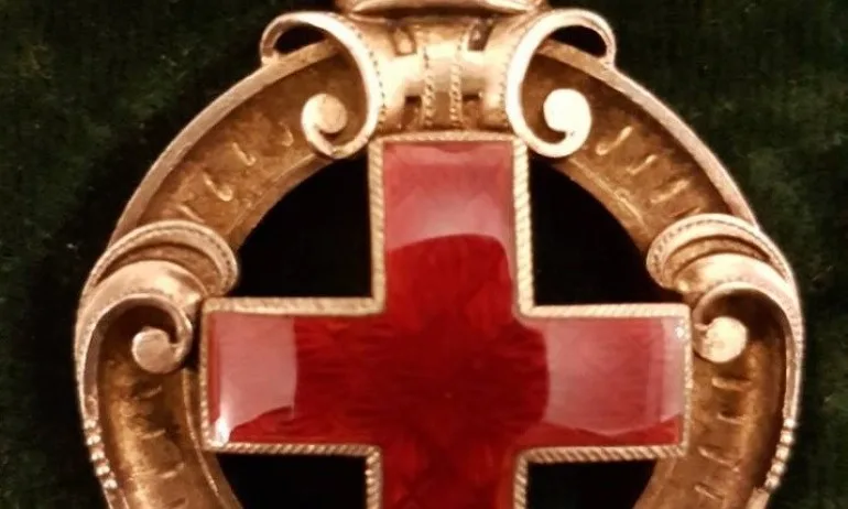 Български орден с диамантени люспи беше продаден за 20 хил. евро - Tribune.bg