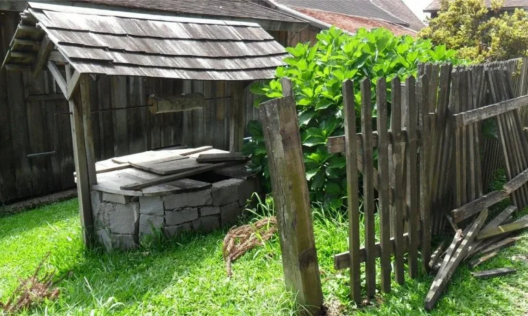 Дете падна в 20-метров кладенец, пожарникари го спасиха - Tribune.bg