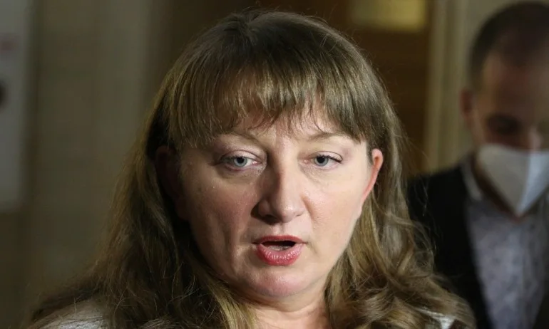 Дават по една минимална заплата за родителите в неплатен отпуск - Tribune.bg