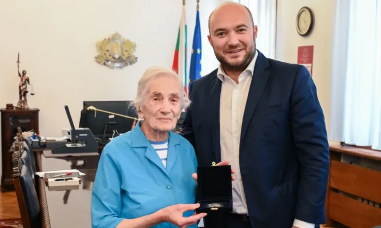 Министърът на правосъдието подпечата указа за обнародване на измененията в Закона за международния търговски арбитраж - Tribune.bg