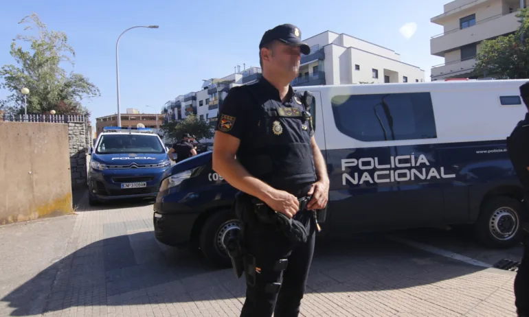 Тридневен траур в испанския град Мостолес заради убита българка и дъщеря ѝ - Tribune.bg