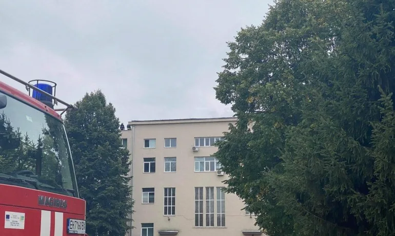 Студентите на Медицинския университет в Плевен минават на онлайн обучение след пожара - Tribune.bg