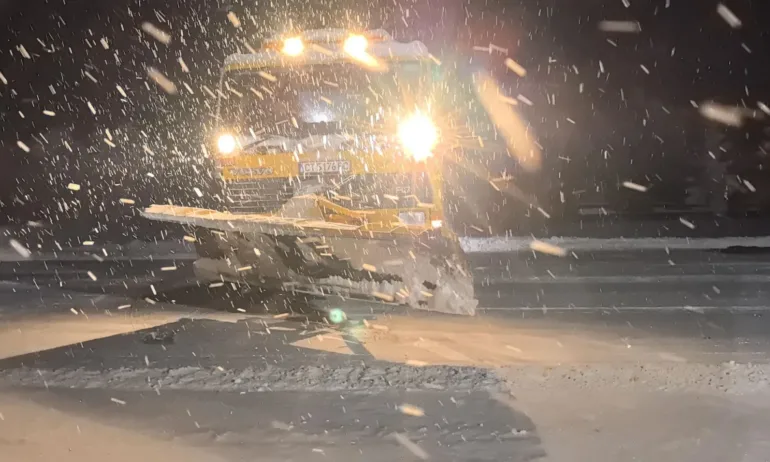 Внимание! Снеговалежи, навявания и намалена видимост в почти цяла България - Tribune.bg