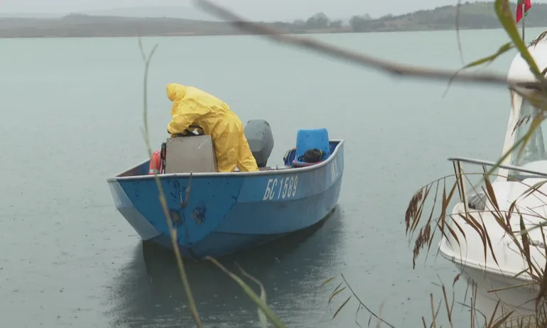 Откритото тяло в езерото Мандра е на единия от изчезналите рибари - Tribune.bg