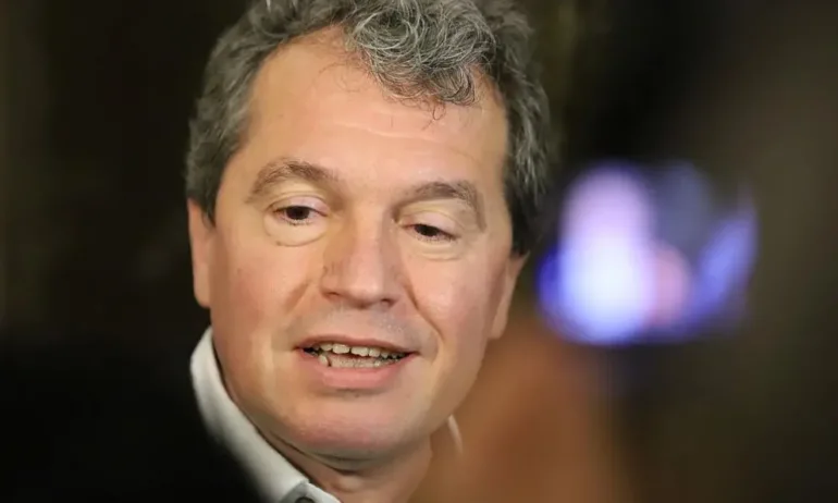 Тошко Йорданов пред Tribune: Излишно е парламентът да играе ролята на морален съдник на действията на една партия - Tribune.bg