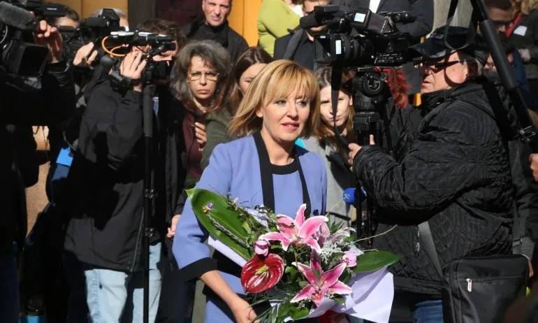 Манолова отишла и в БТВ да каже, че нямало да прави партия – сякаш не може да живее, ако не снове от студио в студио - Tribune.bg