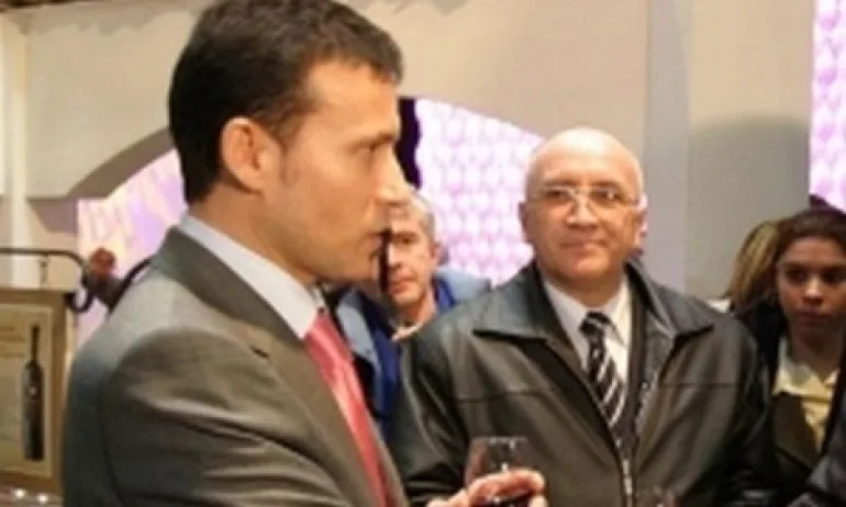 Напрежение край Карнобат: Протестиращи работници нападнали митнически екип - Tribune.bg