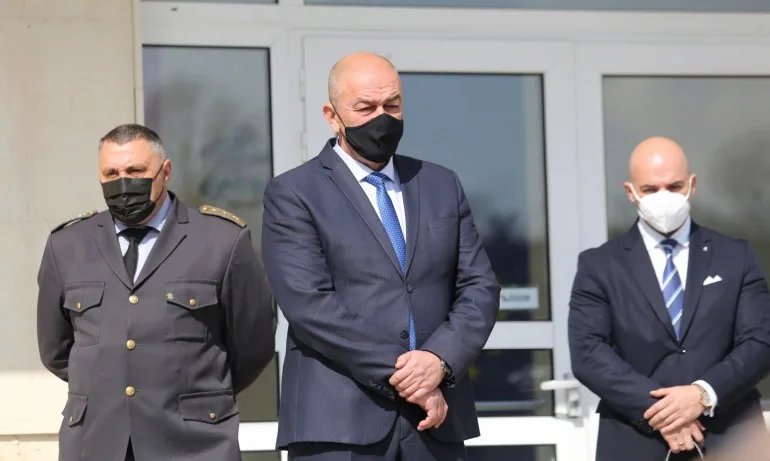 Над 20 хил. служители на МВР ще охраняват изборите - Tribune.bg