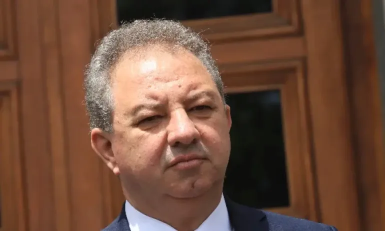 Борис Ячeв: Върви срамна, но много оживена търговия с депутати - Tribune.bg