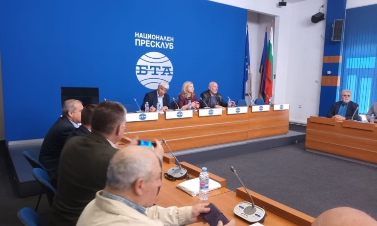 Общественици учредиха „Национален кръг „За Македония“, който си постави за
