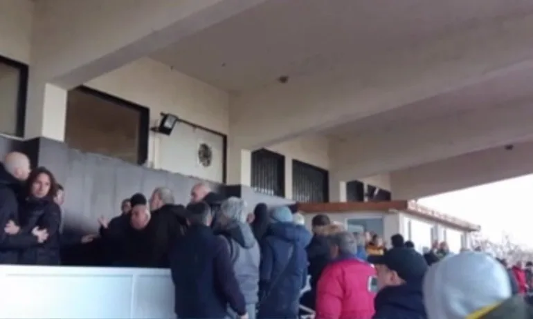 След боя с Хебър: Локомотив-София ще играе 6 мача без публика - Tribune.bg