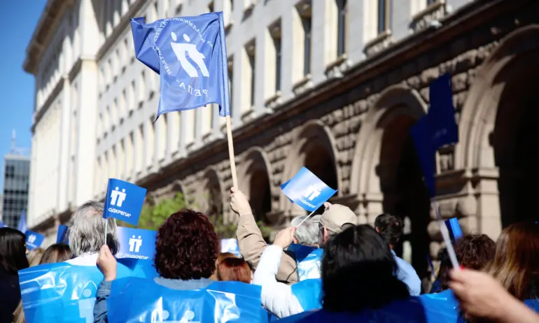 Протест пред МС: Синдикатите с опасения дали ще се вдигнат заплатите в държавната администрация - Tribune.bg