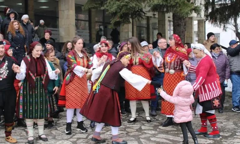 Отбелязваме Деня на родилната помощ - Бабинден - Tribune.bg